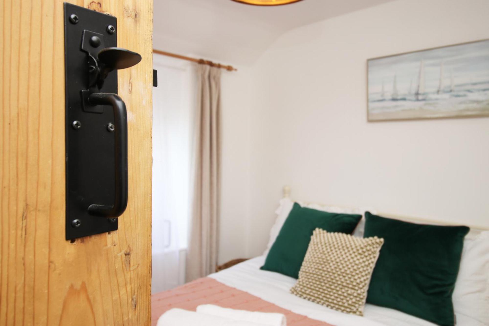 Little Gem In The Mumbles! Fishermans Cottage With Log Burner, Dog Friendly And Welcome Breakfast Hamper! Экстерьер фото